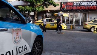 Manifestantes bloqueiam entrada de gestores em hospital do Rio