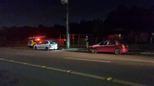 Imagem referente a Palio bate na traseira de Renault Scenic na Av. Tancredo Neves