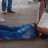 Imagem referente a Homem é contido por comerciantes após furtar loja de celulares