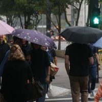 Imagem referente a Mesmo com chuva fraca, São Paulo registra falta de luz em bairros