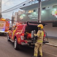 Imagem referente a Corpo de Bombeiros combate incêndio em panificadora no Centro