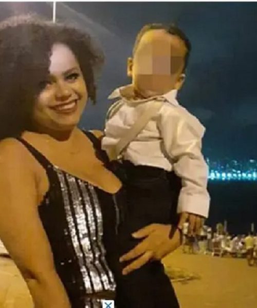 Imagem referente a Corpo de mulher que matou e decapitou o filho é desenterrado e queimado por populares