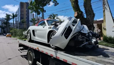 Imagem referente a Motorista bate Porsche de R$ 655 mil e abandona carro