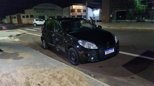 Imagem referente a Mobi e Sandero se envolvem em colisão no Bairro Maria Luiza