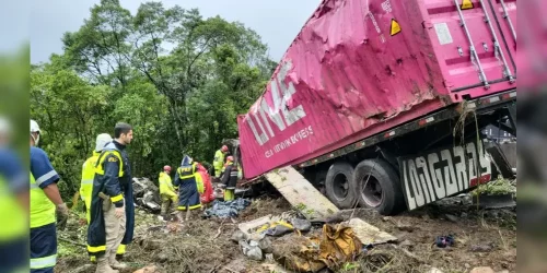 Imagem referente a Sobe para nove os mortos em colisão entre carreta e van de atletas