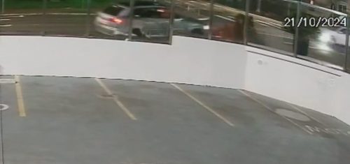 Imagem referente a ‘Soldado abatido’: Vídeo mostra carro rodando na pista e derrubando radar na Minas Gerais