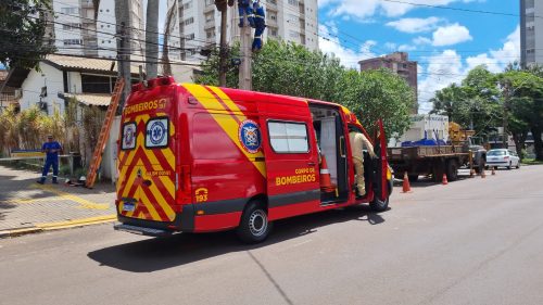 Durante substituição da rede elétrica, trabalhador sofre acidente e fica ferido