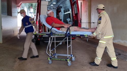 Idoso bate a cabeça ao cair de escada no bairro Alto Alegre