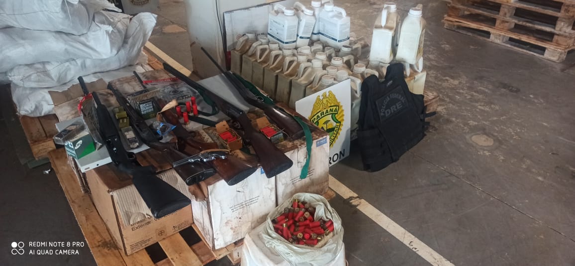 Três são detidos com arma de fogo e agrotóxicos ilegais em Terra Roxa Imagem referente a Três são detidos com arma de fogo e agrotóxicos ilegais em Terra Roxa