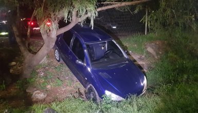 Imagem referente a Carro “desgovernado” cai em barranco às margens da BR-277 em Cascavel