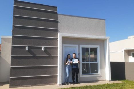 Imagem referente a Com recursos estaduais, Cohapar entrega residencial com 47 casas em Foz do Iguaçu