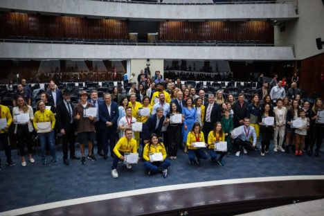 Imagem referente a Paranaenses que participaram dos Jogos de Paris são homenageados na Assembleia