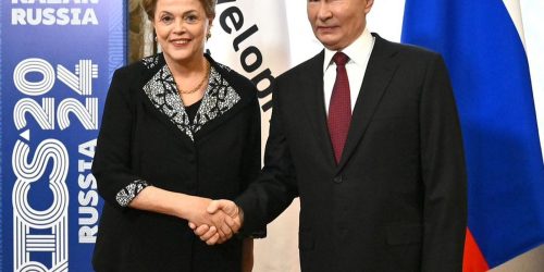 Imagem referente a Com Putin, Dilma defende expansão do Brics e uso de moedas locais