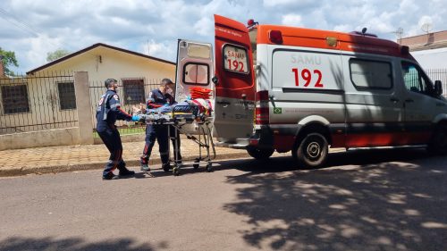 Imagem referente a Idoso entra em surto, agride familiares e é socorrido pelo Samu e GM