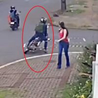 Imagem referente a Câmera flagra acidente que deixou motociclista ferido na Rua Ponta Grossa