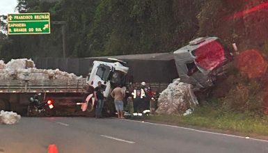 Imagem referente a Grave acidente na BR-163: Motorista de 22 anos fica preso nas ferragens