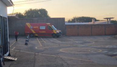 Imagem referente a Mulher cai de moto em pista de auto escola e fica ferida