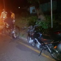 Imagem referente a Acidente entre motociclista e ciclista é registrado na Rua Jacarezinho