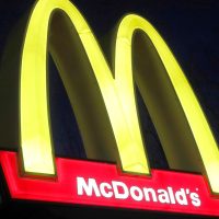 EUA: surto de E. coli pode estar relacionado a sanduíche do McDonalds Imagem referente a EUA: surto de E. coli pode estar relacionado a sanduíche do McDonalds