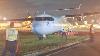 Avião da Voepass vai parar na grama após barra quebrar em Congonhas