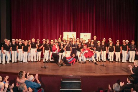 Imagem referente a Evento do Estado para celebrar população idosa reúne mais de 400 pessoas no Teatro Guaíra