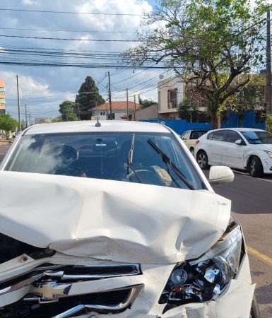 Imagem referente a Carros se envolvem em acidente no Bairro Coqueiral em Cascavel