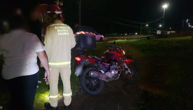 Imagem referente a Motociclista fratura clavícula em acidente no Trevo do Guarujá