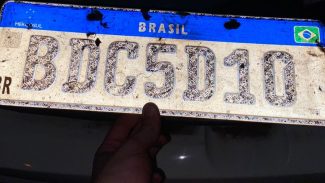 Imagem referente a Placa de carro foi encontrada na Região do Lago