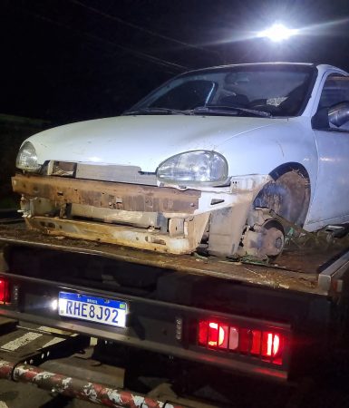 Imagem referente a Corsa furtado na UPA Veneza é encontrado depenado no Cascavel Velho