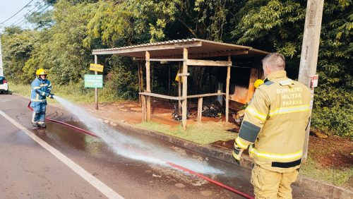 Imagem referente a Barraquinha de caldo de cana é incendiada na Avenida das Torres