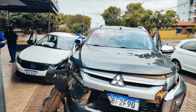 Imagem referente a Forte colisão entre carro e caminhonete é registrada no Coqueiral