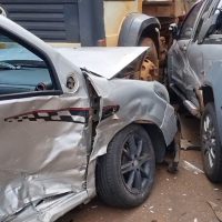 Imagem referente a Batida violenta no Centro de Cascavel envolve caminhão e dois carros