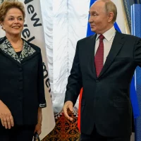 Imagem referente a Putin oferece ao Brasil novo mandato no banco dos Brics com Dilma