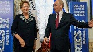 Putin oferece ao Brasil novo mandato no banco dos Brics com Dilma