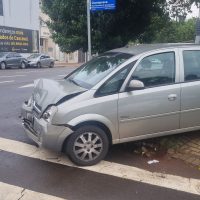 Imagem referente a S10 e Meriva colidem no Centro de Cascavel