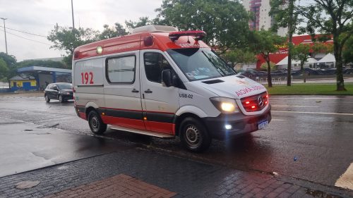 Imagem referente a Homem é socorrido após ser atropelado na Avenida Tancredo Neves