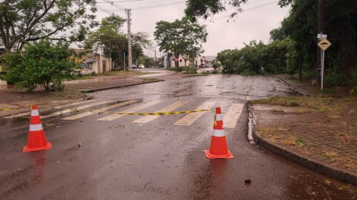 Imagem referente a Atenção motoristas: Avenida Piquiri segue interditada