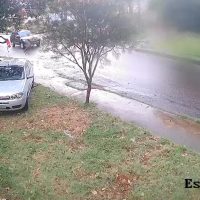 Imagem referente a Vídeo flagra ciclista sendo atingido por automóvel no Bairro Floresta