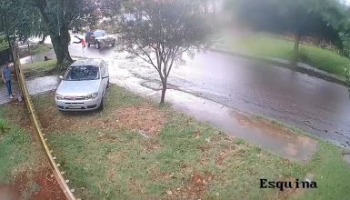 Imagem referente a Vídeo flagra ciclista sendo atingido por automóvel no Bairro Floresta