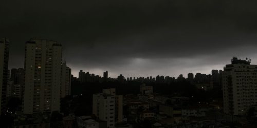 Imagem referente a Temporal em SP derruba árvores e deixa moradores sem luz