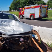 Imagem referente a Carros ficam destruídos em acidente de trânsito na PRc-467, em Cascavel