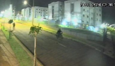 Imagem referente a Câmera flagra dupla furtando moto no Bairro Floresta