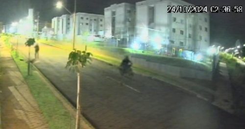 Imagem referente a Câmera flagra dupla furtando moto no Bairro Floresta