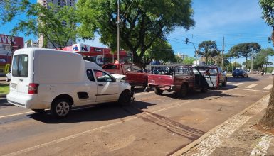 Imagem referente a Engavetamento entre Toro, S10 e Montana deixa trânsito lento na Avenida Brasil