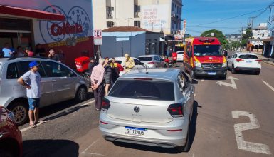 Imagem referente a Motociclista fica inconsciente após bater a cabeça em acidente de trânsito no Centro