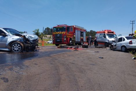 Imagem referente a Choque frontal em Umuarama deixa um morto e um ferido