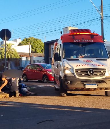 Imagem referente a Rapaz com bicicleta motorizada é atingido por BMW e fica ferido