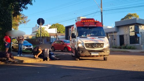 Imagem referente a Rapaz com bicicleta motorizada é atingido por BMW e fica ferido