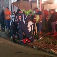 Imagem referente a Após socorrer mãe, pai de rapaz morto a tiros também é atendido pelo Samu