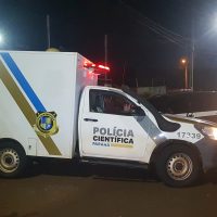 Imagem referente a Corpo de Alan Pereira, morto a tiros no Belmonte, é recolhido pela Polícia Científica